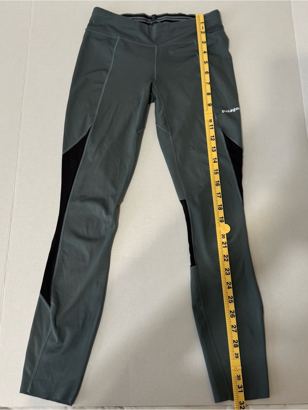 Patagonia Dark Green and Black Women's Performance Leggings